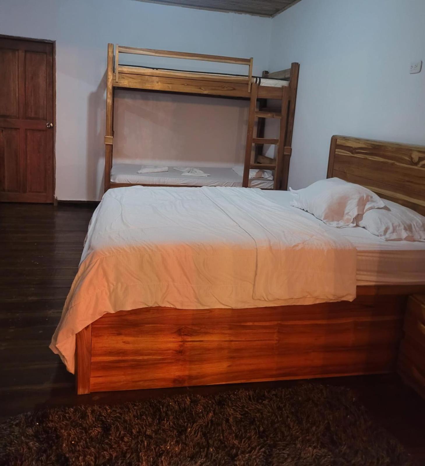 Hilltop Hostal
